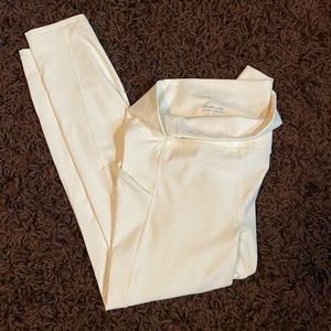 Fabletics Oasis High Waisted Pocket 7/8 legging